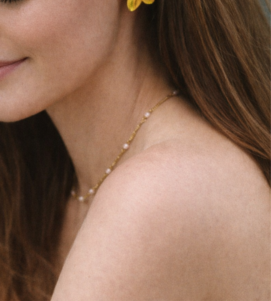 Dainty Pearl Choker